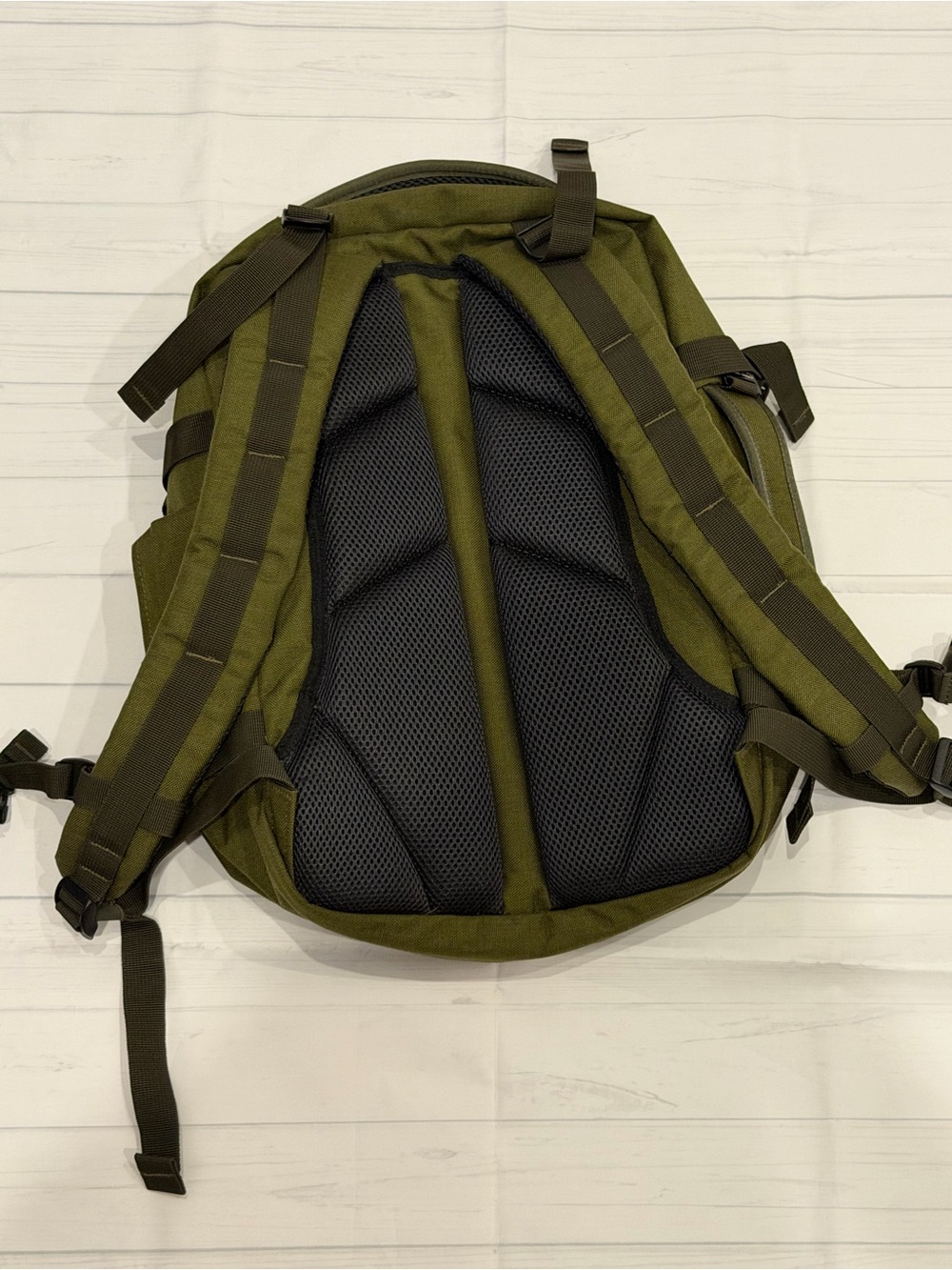 USED - CabinZero Military 28L – Military Green (2020 Version) - Picture 4 of 6